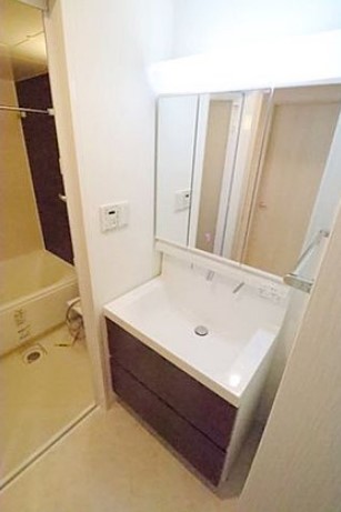 洗面設備　嬉しい独立洗面台付き。