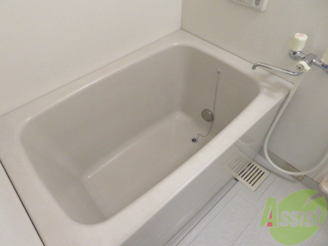 バス・シャワールーム　浴室はこちらになります。一人暮らしにはちょうどいい大きさ。