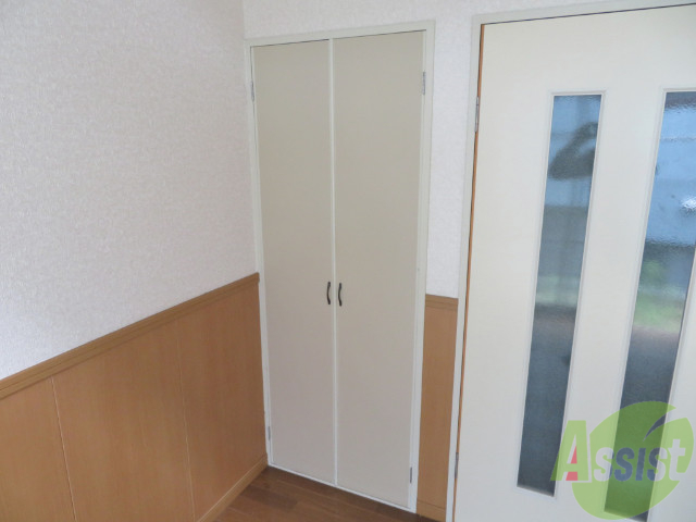 収納　お部屋の中にはクローゼットもちゃんとありますね