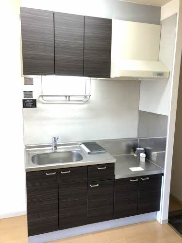 キッチン　掲載写真は同型モデルを掲載しており実際のお部屋と仕様等が異な