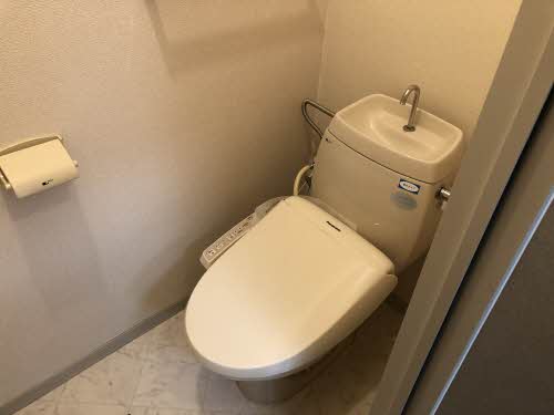 トイレ　掲載写真は同型モデルを掲載しており実際のお部屋と仕様等が異な