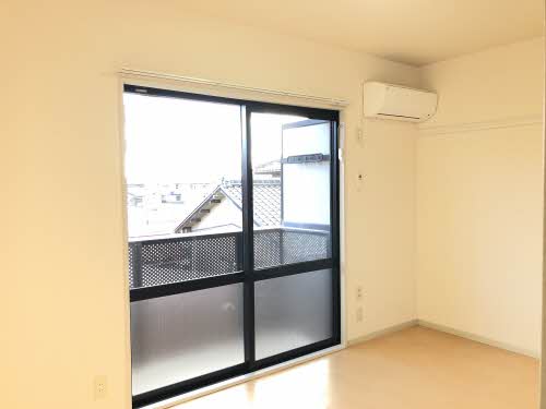 バルコニー　掲載写真は同型モデルを掲載しており実際のお部屋と仕様等が異な