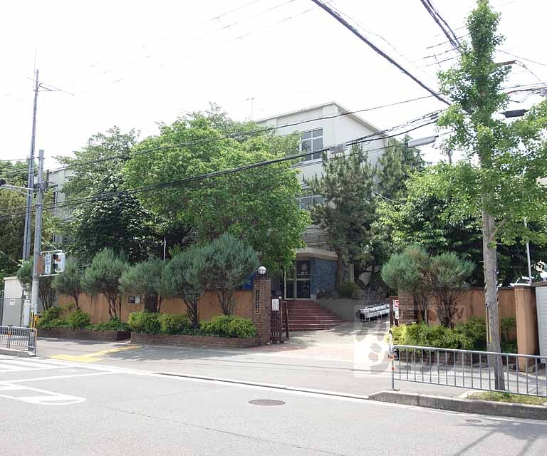 小学校　京都市立勧修小学校（小学校）まで838m