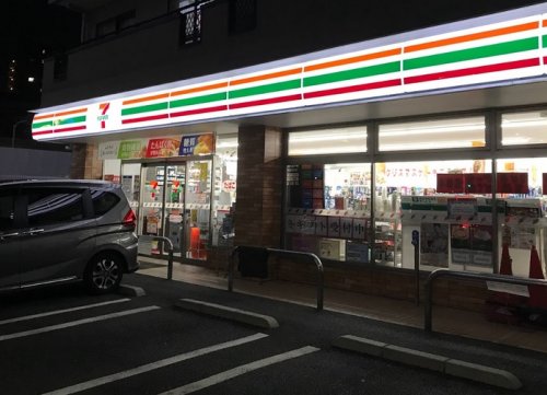 コンビニ　セブンイレブン 江東枝川店（コンビニ）まで221m