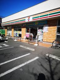 コンビニ　セブンイレブン 目黒鷹番1丁目店（コンビニ）まで128m