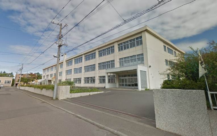 小学校　札幌市立鴻城小（小学校）まで903m