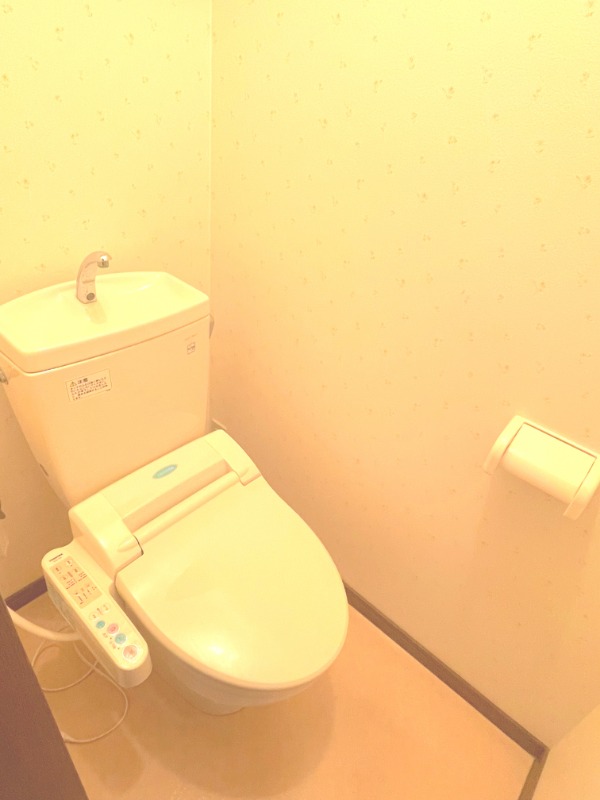 トイレ　温水洗浄便座付き♪