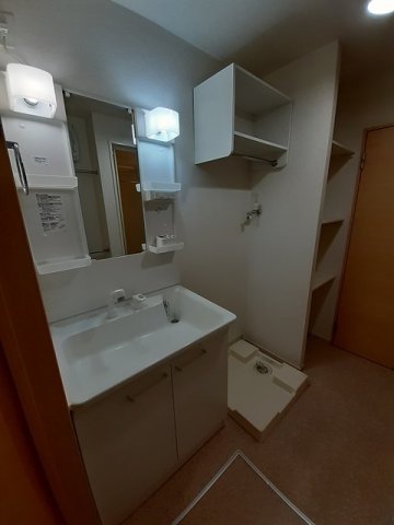 洗面設備　コンパクトで使いやすい洗面所