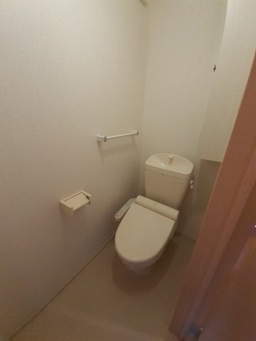 トイレ　清潔感のあるトイレです