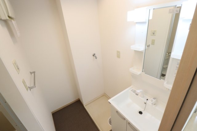 洗面設備　スペースが確保できる洗面所です