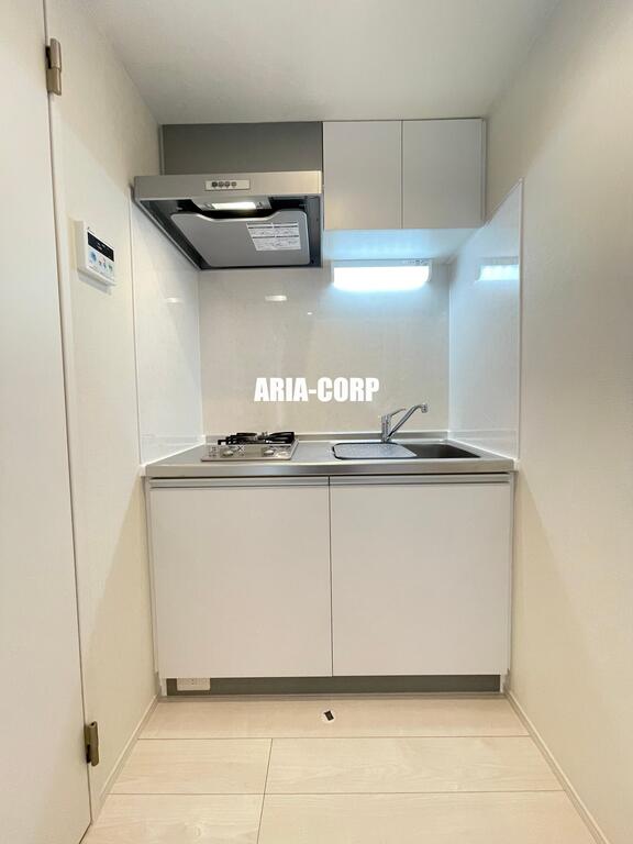 キッチン　人気の２口コンロ、お料理や洗い物時に役立つ補助プレート付♪