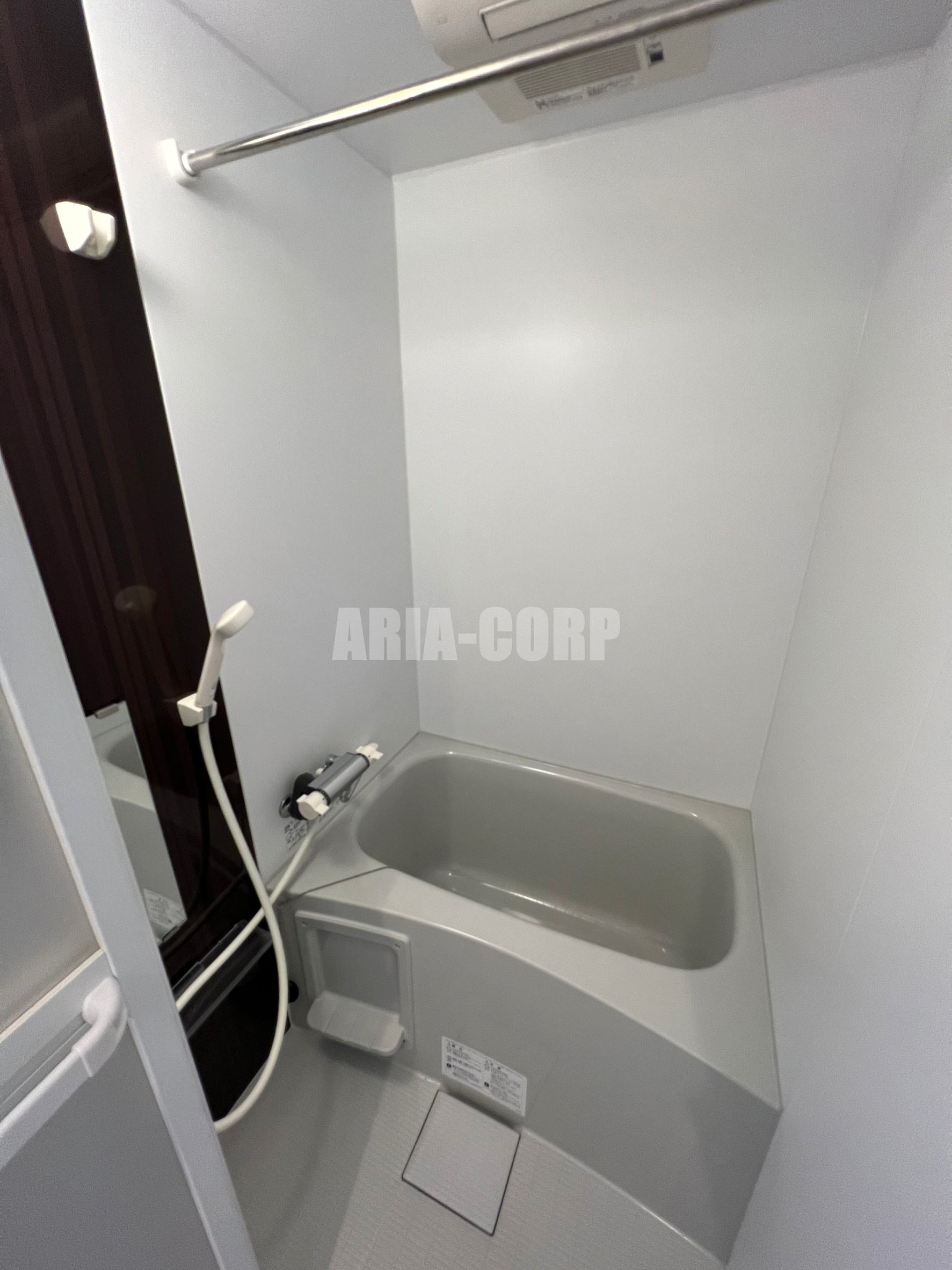 バス・シャワールーム　浴室乾燥機能付きでお洒落なバスルームです。