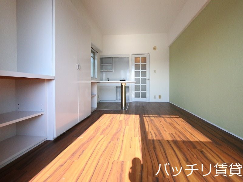 居室・リビング　別号室タイプの為、現状を優先致します