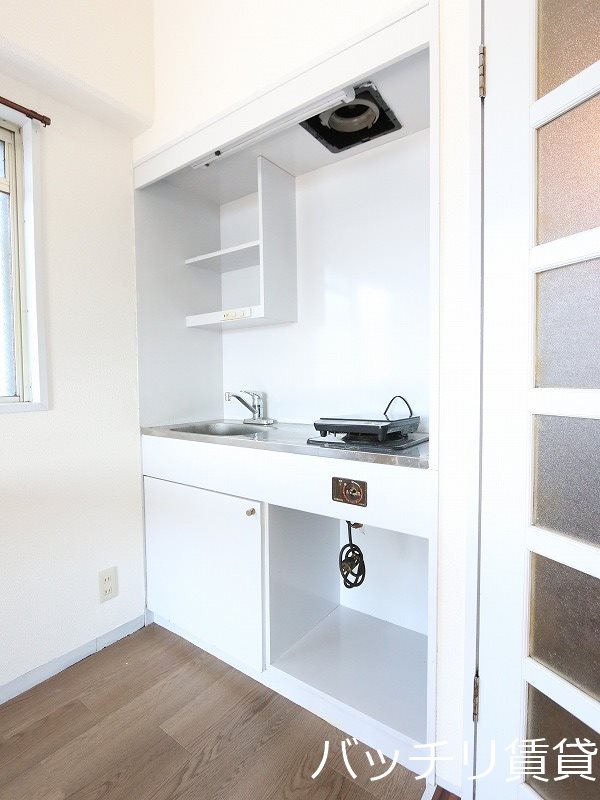 キッチン　別号室タイプの為、現状を優先致します