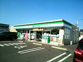 コンビニ　ファミリーマート（コンビニ）まで340m