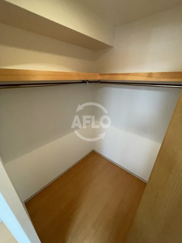 収納　レジディア靭公園　ウォークインクローゼット