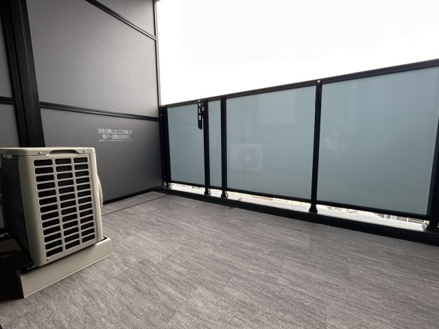 バルコニー　同物件別号室の写真です。