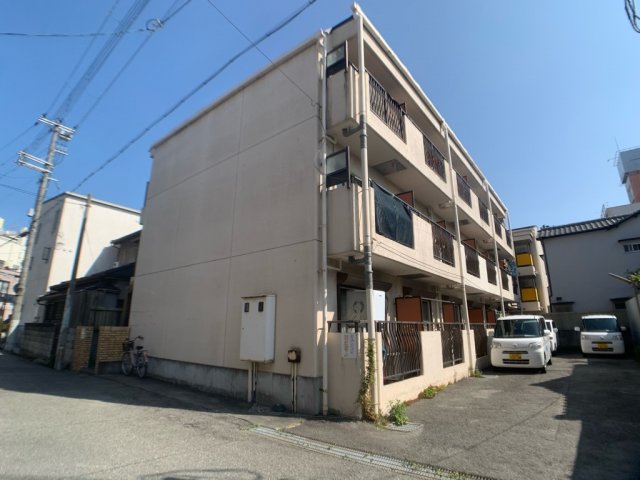 建物外観　居住者専用のごみ置き場があります♪