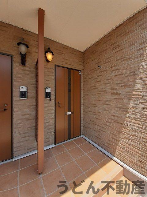 エントランス　うどん県のお部屋探しはうどん不動産へ うどんちゃんとLINE