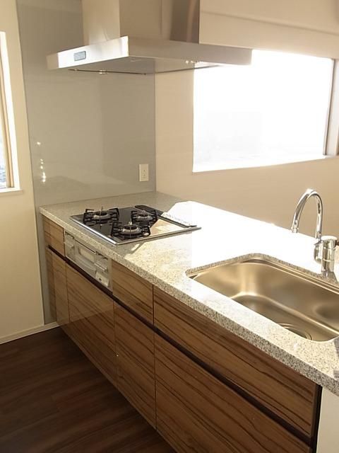 キッチン　３口ガスシステムキッチン