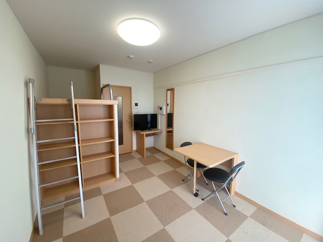 居室・リビング　ロフト下にウォークインクローゼットがあります。