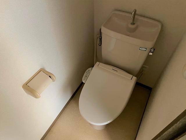 トイレ　温水洗浄便座