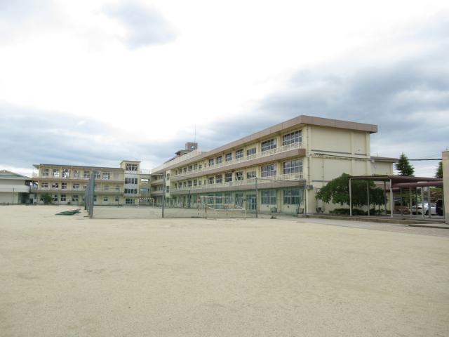 中学校　郡山市立郡山第一中学校（中学校）まで760m