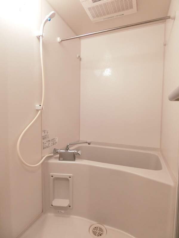 バス・シャワールーム　浴室乾燥機付きのお風呂です。