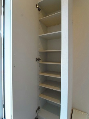 玄関　たっぷり収納の下駄箱完備してます。