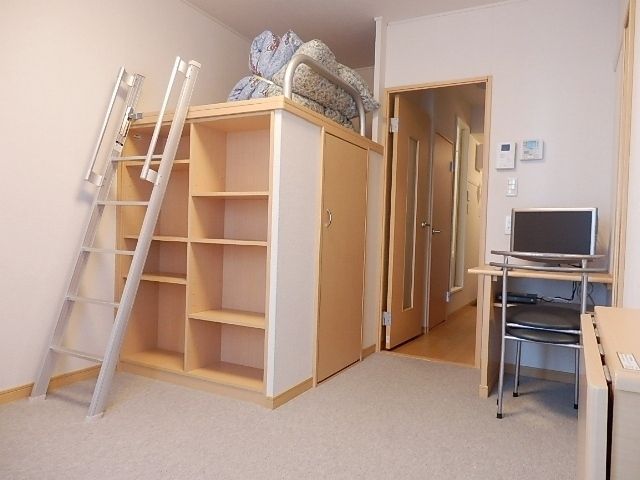 居室・リビング　家具・家電付　収納豊富