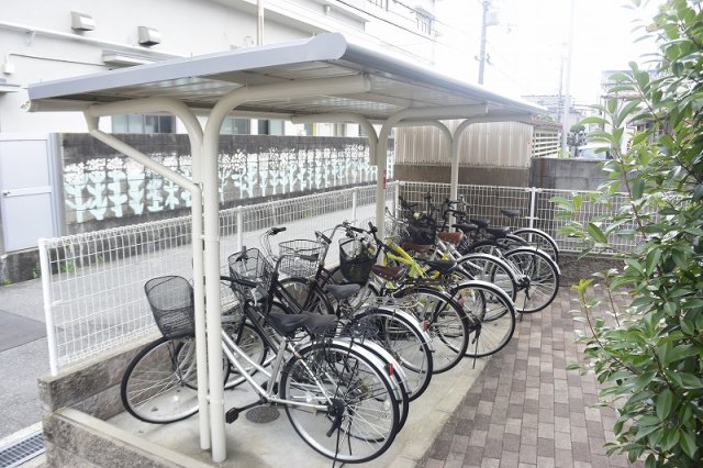 その他　屋根付き駐輪場あります!!