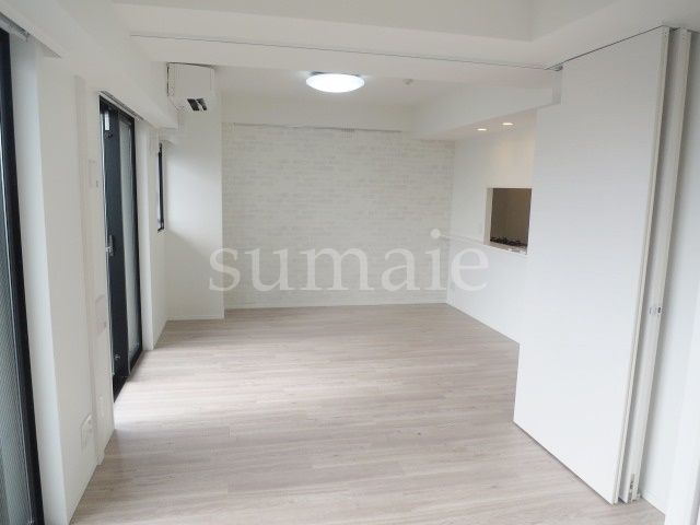 居室・リビング　お部屋とリビングはくっつけられます☆