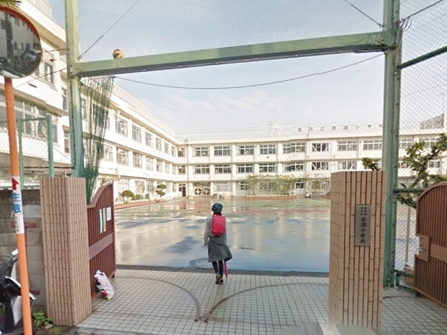 小学校　北区立岩淵小学校（小学校）まで524m