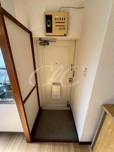 玄関　写真は反転タイプの参考写真です