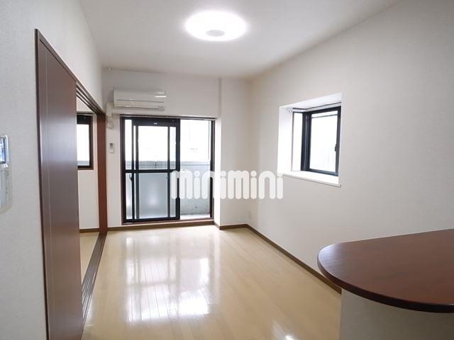 居室・リビング　広々リビング出窓付いてます