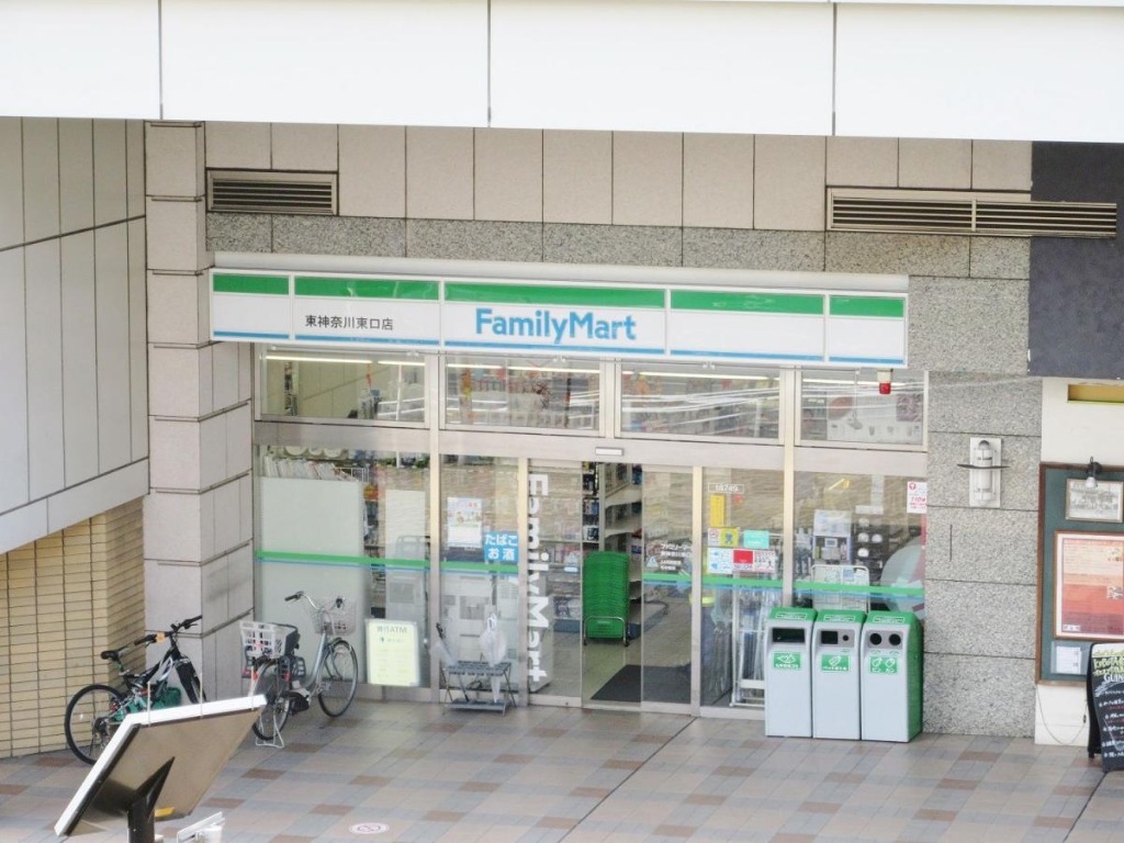コンビニ　ファミリーマート 東神奈川東口店（コンビニ）まで113m