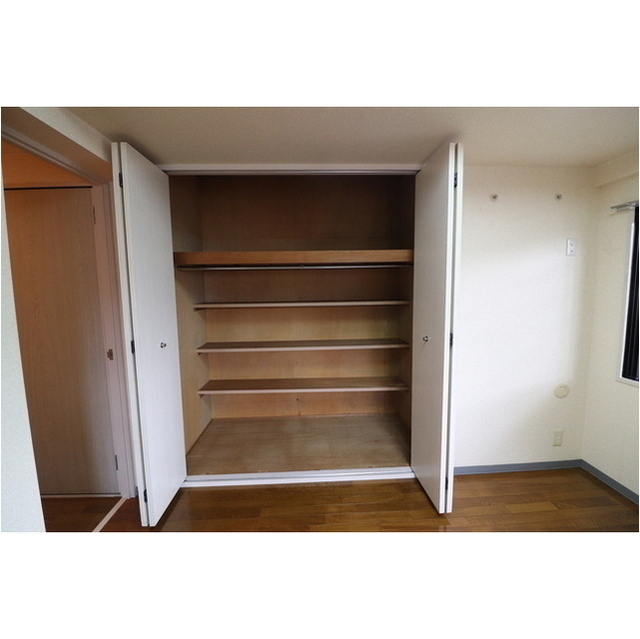 収納　※同タイプ・別部屋の写真になります