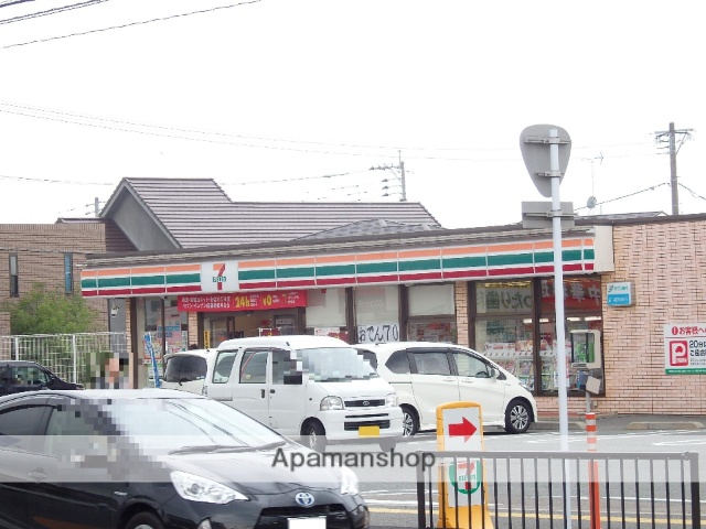 コンビニ　セブンイレブン（コンビニ）まで705m