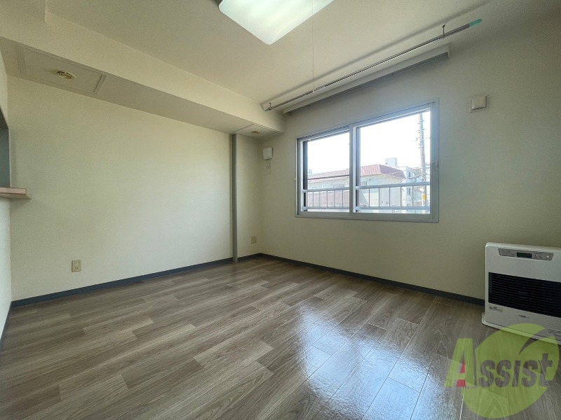 その他部屋・スペース　フローリングと壁のカラーが明るい雰囲気ですね！