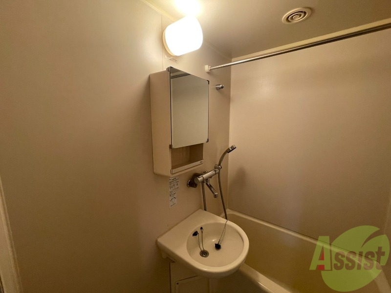 洗面設備　こちらに洗面台があります。朝の洗顔はこちらで。