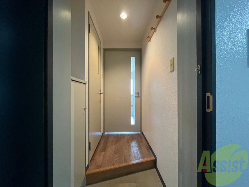 玄関　玄関の様子です。明るい印象ですね。気分もあがりそう。