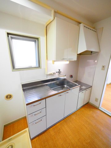 キッチン　窓付きのキッチン