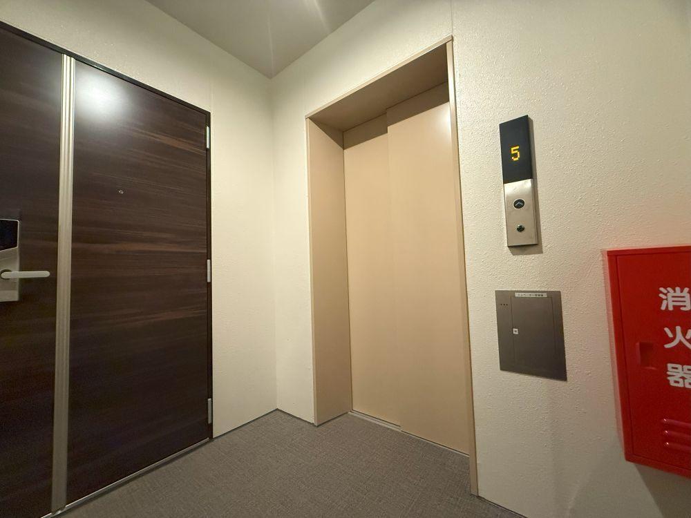 その他共有部分　エレベーターあり。引っ越しの重い荷物も搬入が楽です。