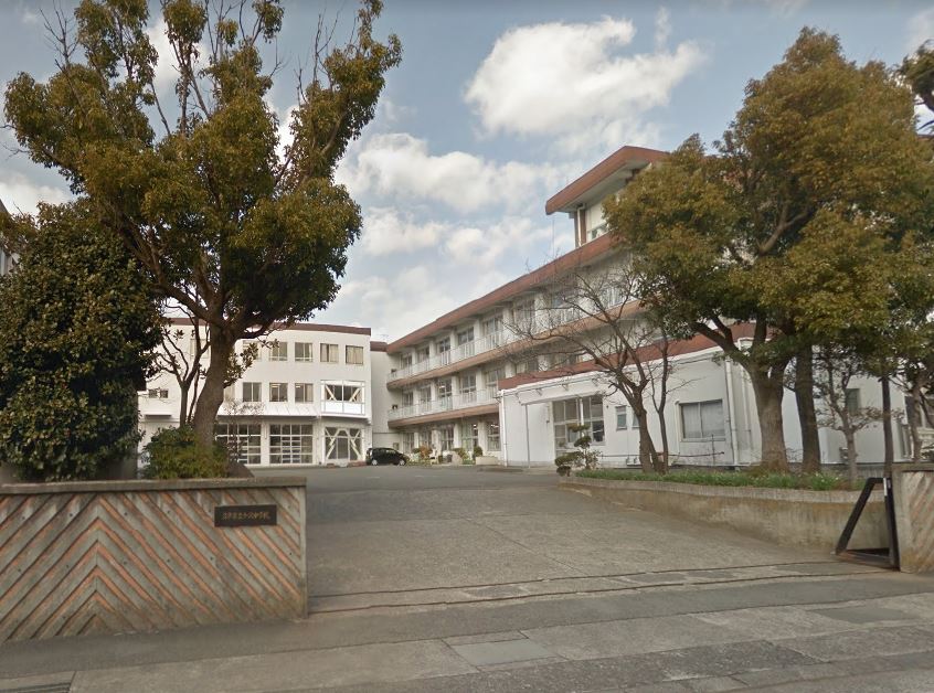 中学校　沼津市立今沢中学校（中学校）まで897m