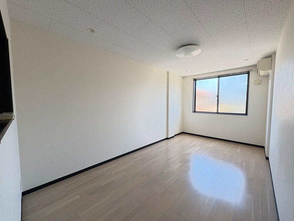 居室・リビング　明るいお部屋です