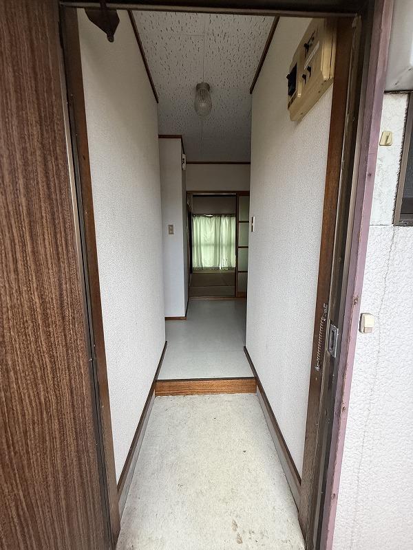 享栄荘の玄関写真