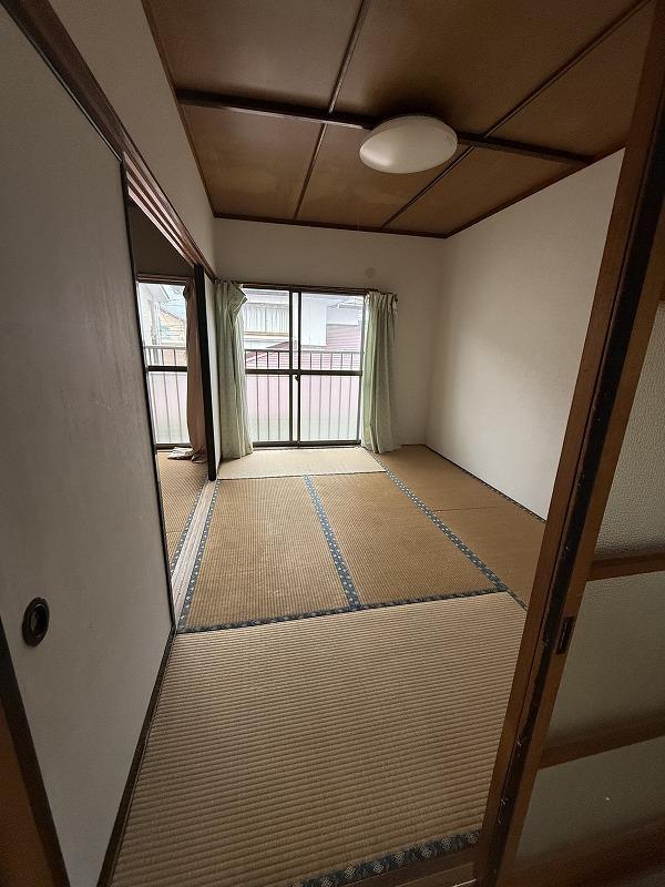 享栄荘の居間写真