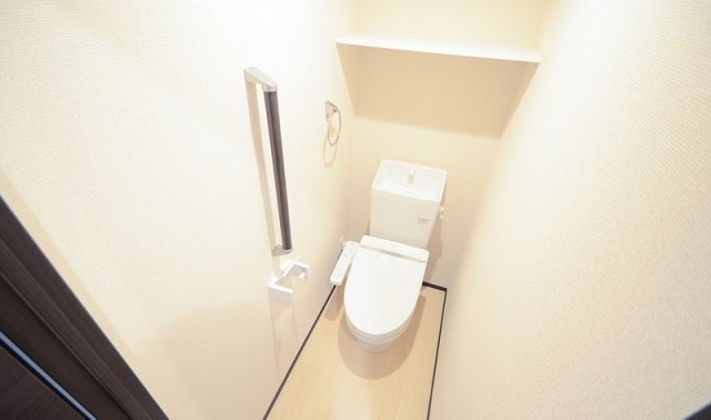 トイレ　同物件別号室の写真です。