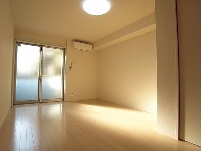 その他部屋・スペース　開放的な寝室です