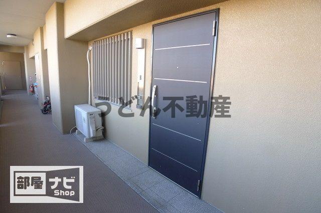 玄関　うどん県のお部屋探しはうどん不動産へ うどんちゃんとLINE